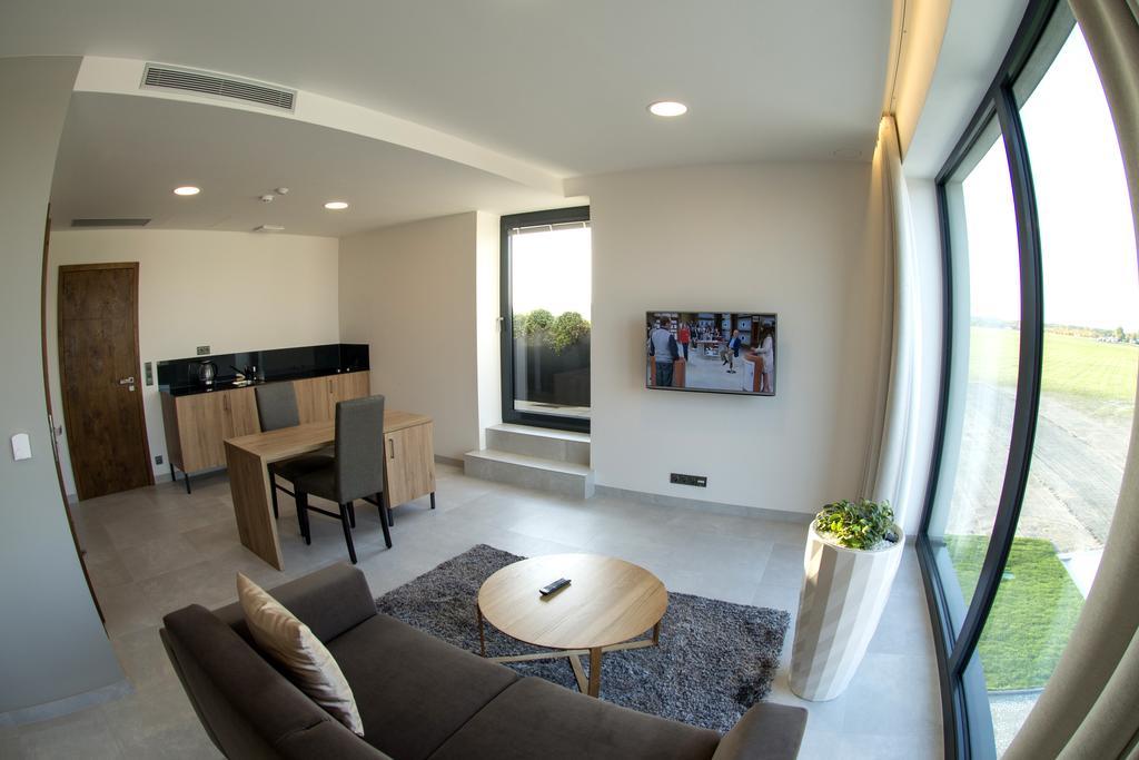 Mg Restaurace/Luxury Apartments Mladá Boleslav Εξωτερικό φωτογραφία