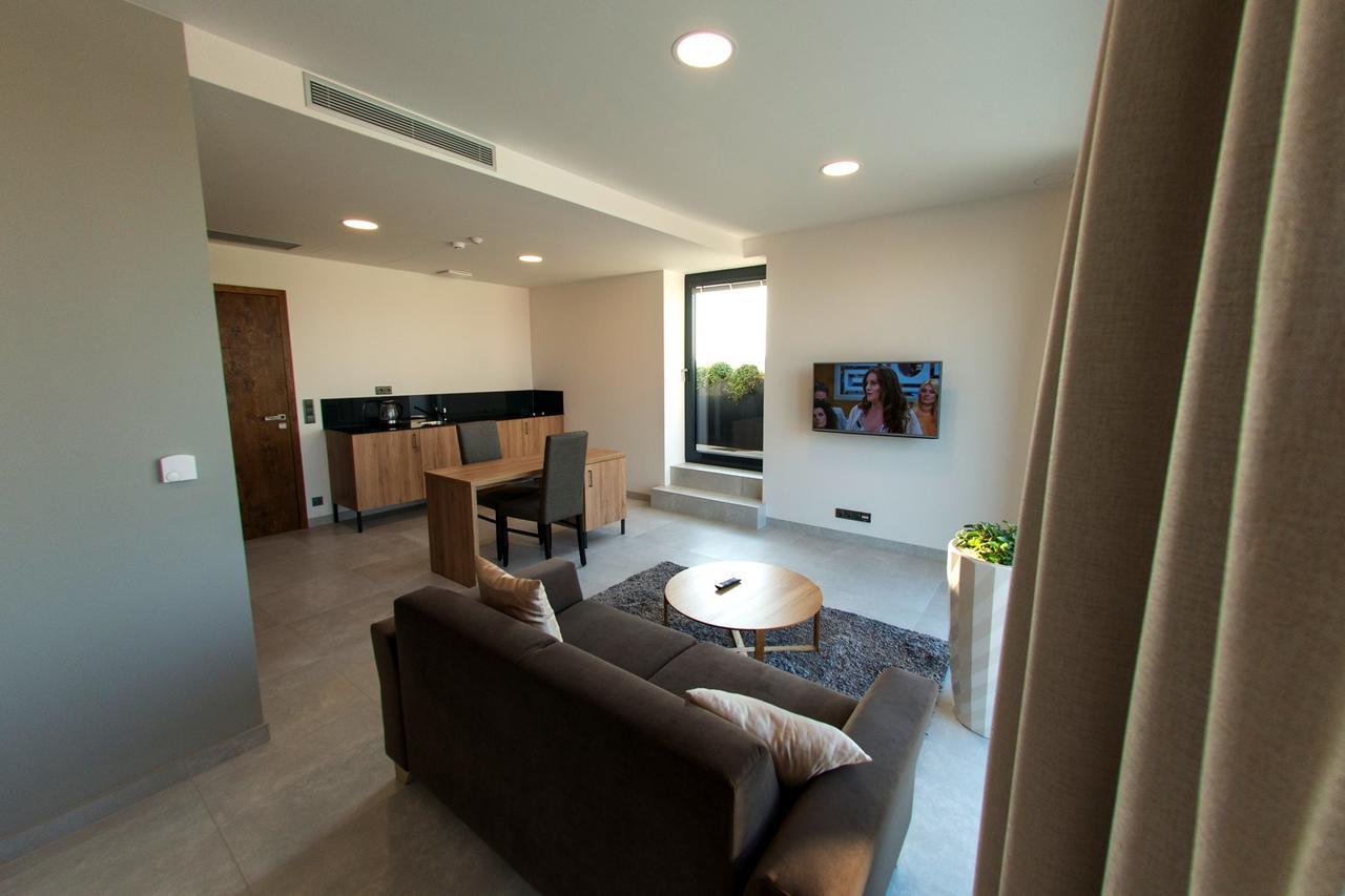 Mg Restaurace/Luxury Apartments Mladá Boleslav Εξωτερικό φωτογραφία