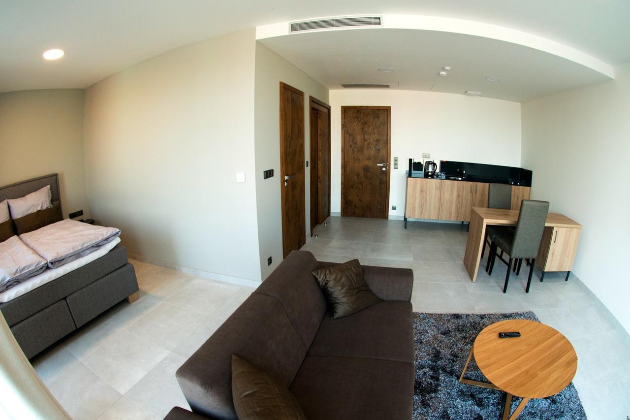 Mg Restaurace/Luxury Apartments Mladá Boleslav Εξωτερικό φωτογραφία